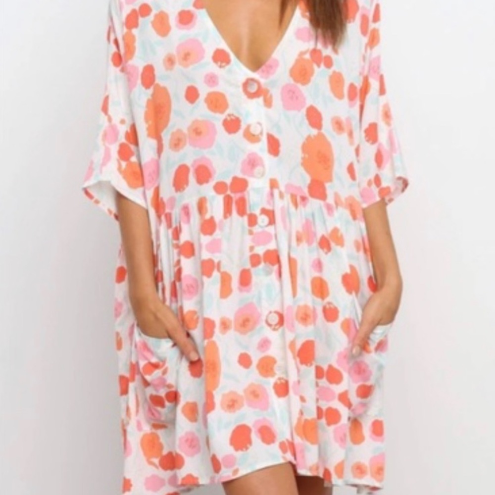petal and pup v neck dress dress with pockets and bottoms in front. Size S/M